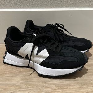New Balance 327 women’s. Black/white. Worn less than 5x. No smells.